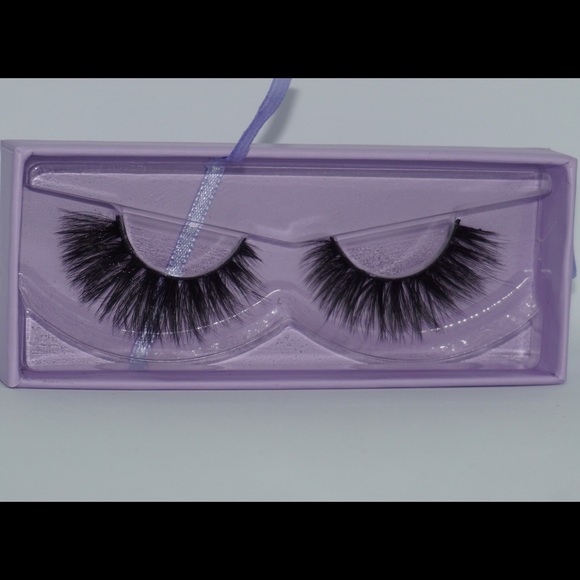 SALE! “BEVERLY HILLS’ 3D MINK FALSE EYELASHES - Picture 2 of 4